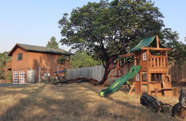 Big Acres Family Suite - Play Structure - Pet Friendly - Casino