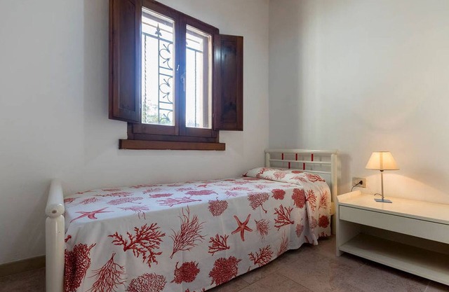 Big and beautiful apartment, 3 bedrooms, 1 bathroom, 2 km from the sea.