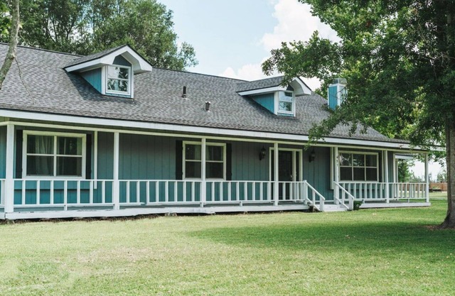 Big Beautiful Family Home Near Park