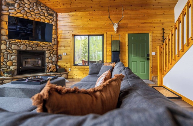 Big Mountain Views, Seclusion, Hot Tub, Fire Pit