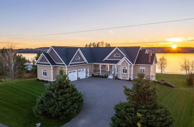 Big Sky Lodge Sunset Suite. Luxury Lodging on Long Lake Saint David Maine