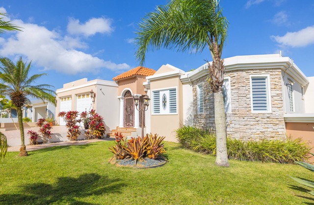 "Big Vacation House: Your Home Away From Home!"