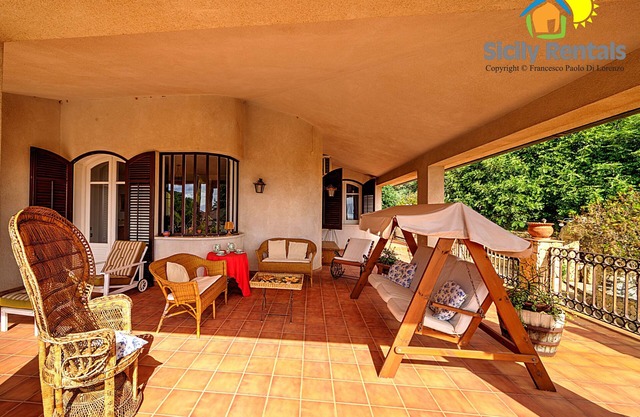 Big villa overlooking the wonderful gulf of Castellammare