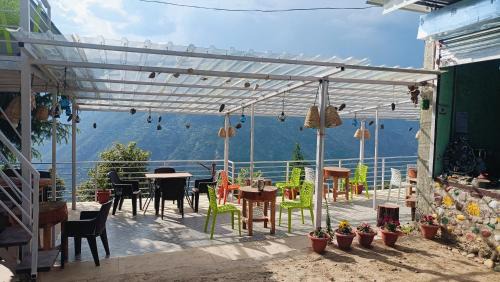 Bijli Mahdev Bite out cafe in camp