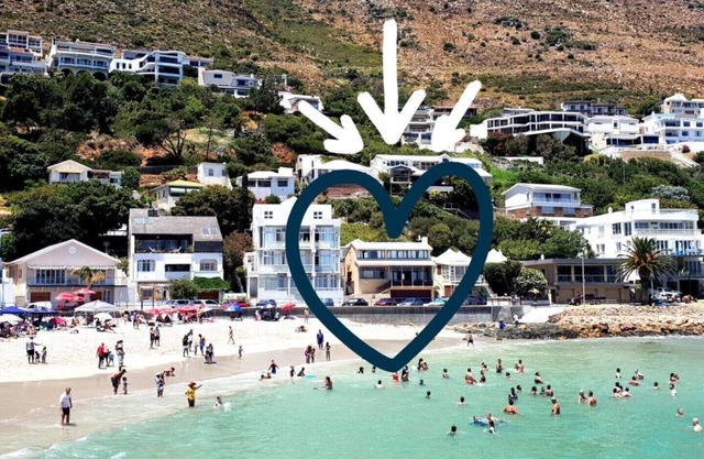 'Bikini Beach Holiday Home' - 4 Bedroom Beachfront Accommodation with Ocean View