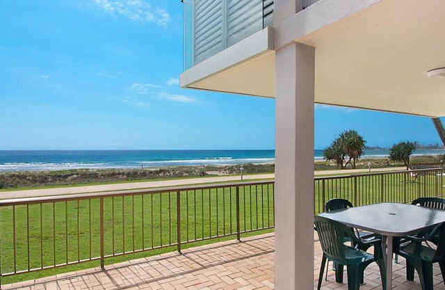 Bilinga Beach 4 - Absolute Beachfront