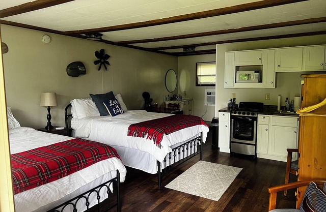 Birch Point Resort Kitchenette #14 - Lake Nelson, Hayward