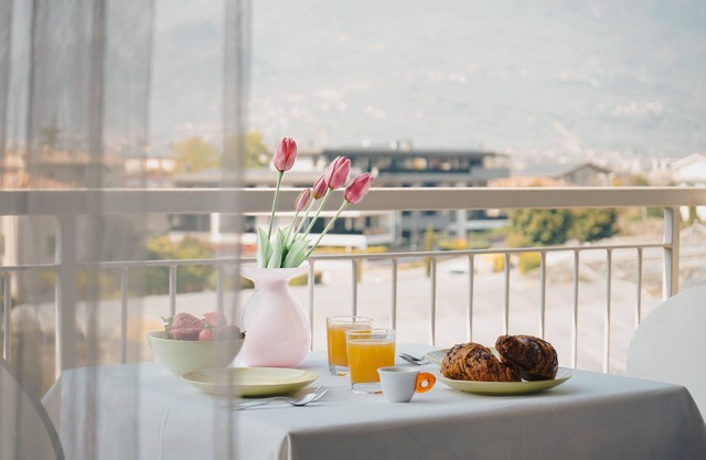 Birch Tree Apartment - Peaceful & Happy Stay