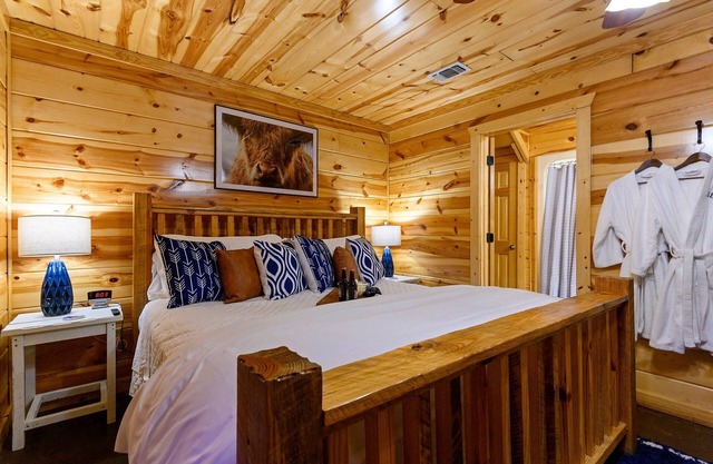 Bison Boot Lodge & Tipi - Hot Tub - Fireplace