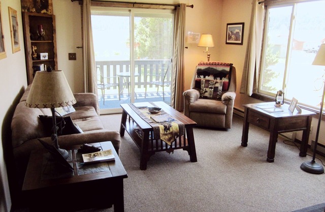 Bison Hideaway Condo - fully updated, warm & inviting Yellowstone Retreat for 2