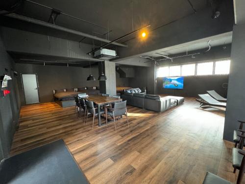 Black Villa Naha 最大8名宿泊可 136平米 美栄橋駅 徒歩1分 国際通り 徒歩7分