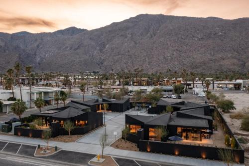 Blackhaus Full Buyout by AvantStay 16-Room Hotel