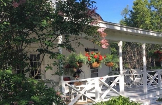 Blackwoods Cottage,Eclectic Maine Cottage
