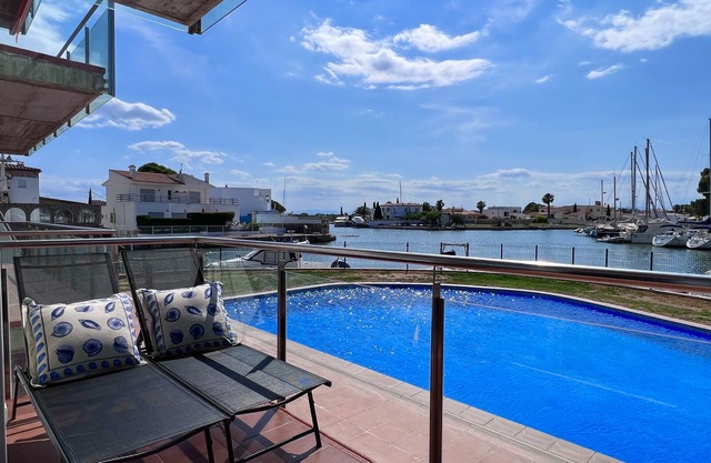 Blau Apartamento Frente a los Canales y Puestas de sol de Roses