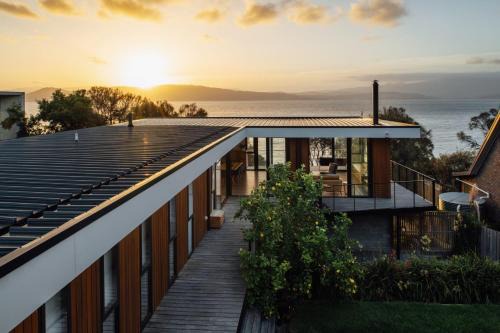 Blessington Beachside Retreat -38km to CBD