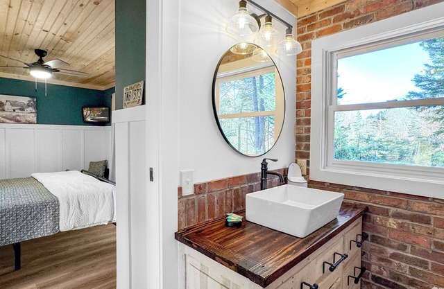 Bliss Cottage by Lake Keowee & Jocasse w/Spa & RV Pad. Midterm Rental Available