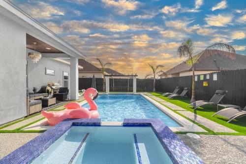 Blissful Escape-Lux Modern 3BR Home Pool,Heated Spa and Mini Golf