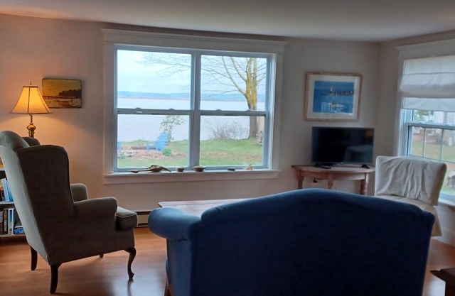 Blomidon Rose Fan Cottage by the Water
