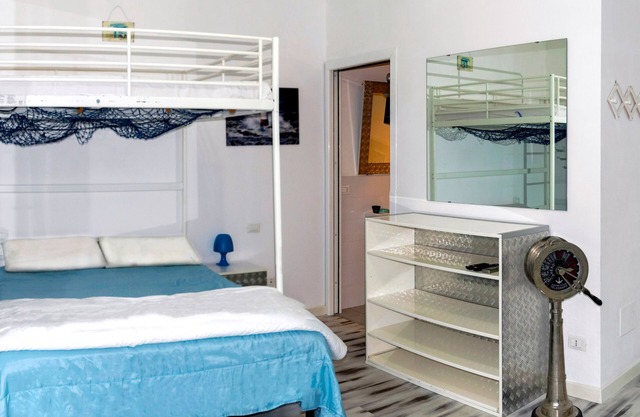 BluBed (North) Quadruple, Bathroom, Kitchen and Ba