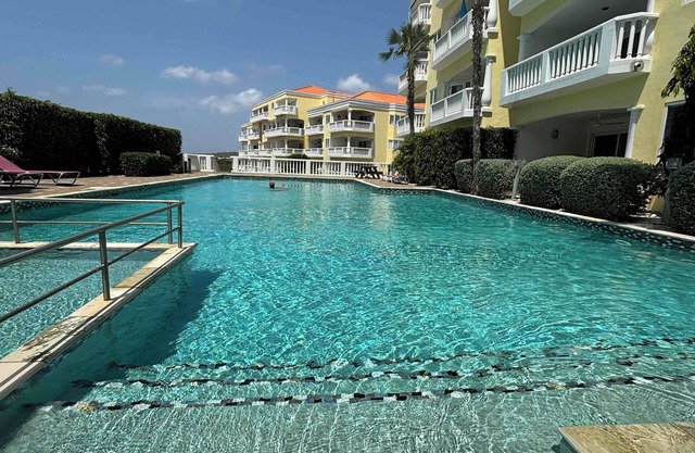 Blue Bay 'the Hill", splendid view, close to beach, AC, swimming pool, gated