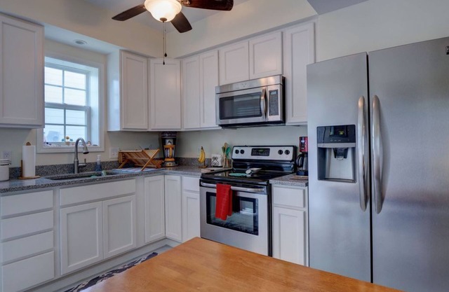 Blue Bottoms Duplex- 2 Bdr. Lower Unit with Outdoor Living Space