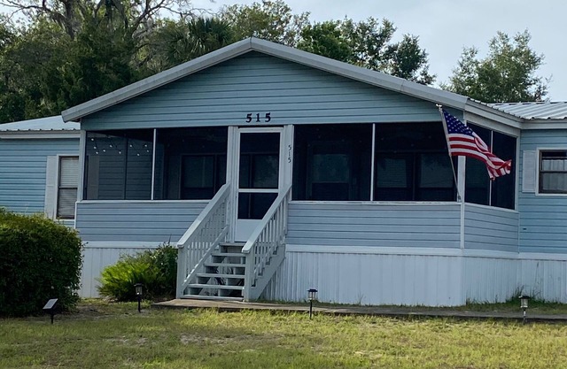 Blue Crab Getaway- private dock-holds 2 boats