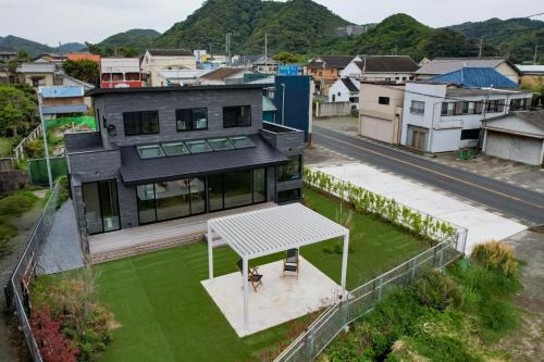 Blue Dog House