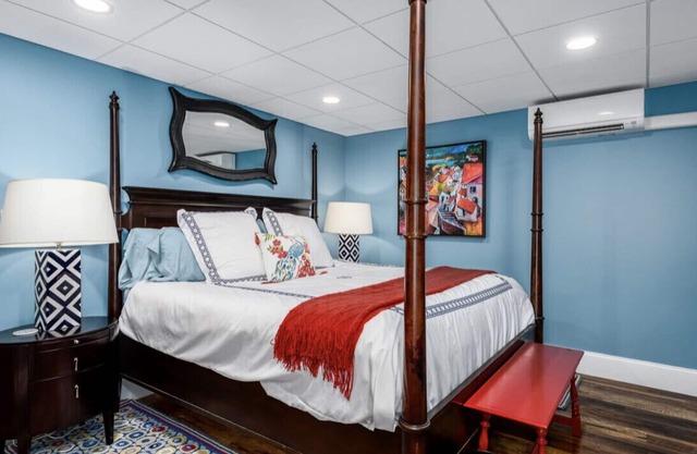 Blue Door Guesthouse – Gorgeous & Spacious 2BR/2BA Pool-Level Retreat