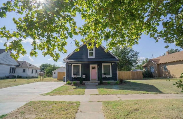 Blue house on 5th! Arcade room, fire pit, privacy fenced yard, and more!