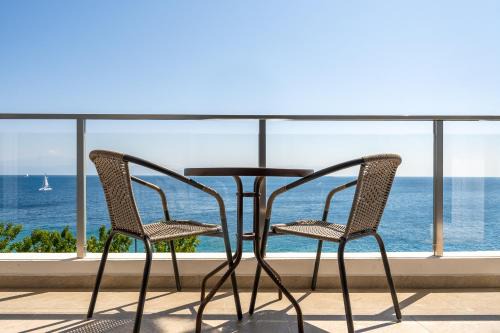 Blue Krathis - Luxury Seafront apartments