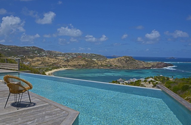 Blue Lagoon Villa, 4 to 7 bedrooms and 1 pool