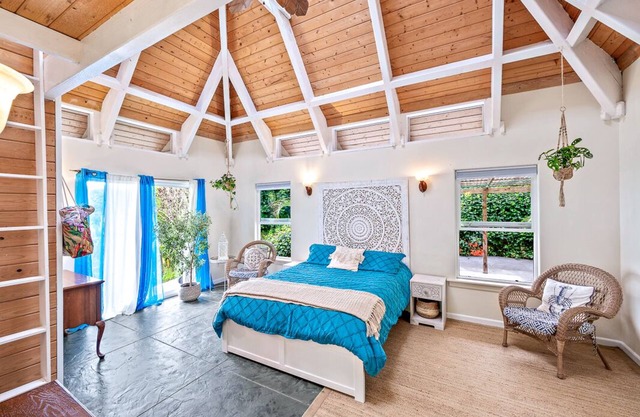 BLUE Mermaid's Cottage TA-038-749-9520-01