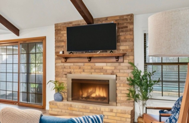 Blue Moon Retreat: Spacious 4-BR Home w/Fireplace & Pool Near Waco & Baylor