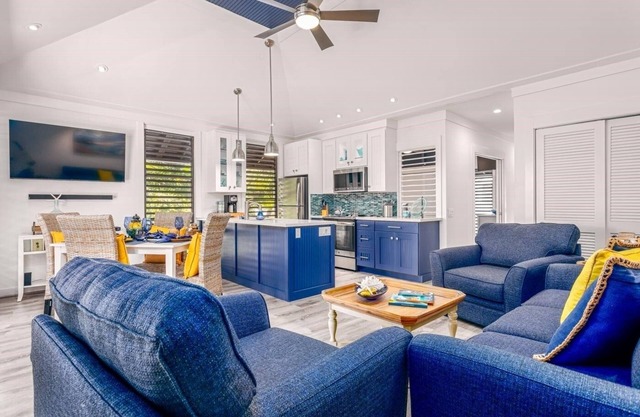 BLUE OCEAN VIEW 172 BRAND NEW LUXURIOUS OCEAN VIEW CONDO W/A/C TREAT YOURSELF!