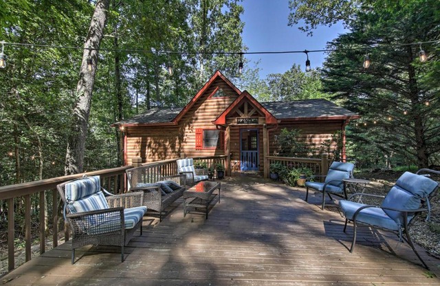 Blue Ridge Cabin with Hot Tub and Fire Pit!