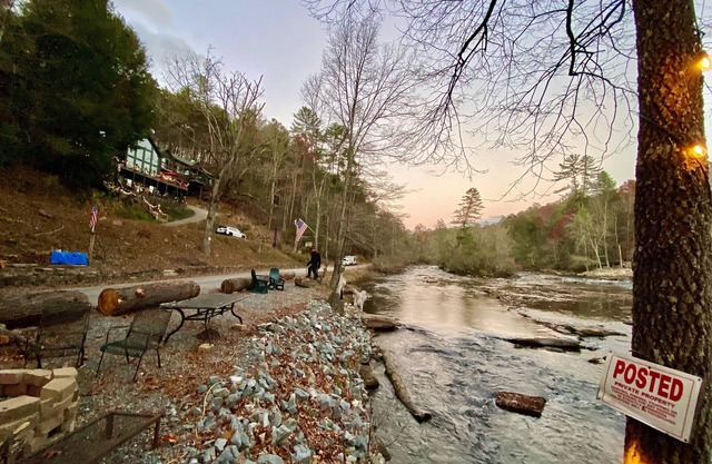 Blue Ridge Castaway Cabin on The Toccoa River