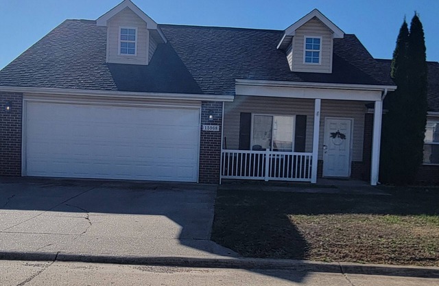 Blue Sage Inn-Pet Friendly home in Saint Robert, MO. Close to Fort Leonard Wood.