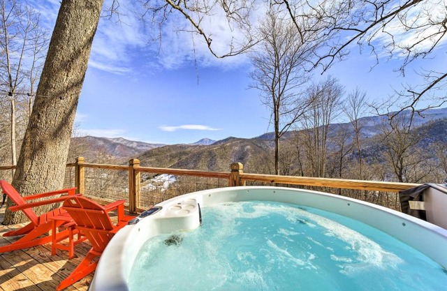 Blue Sky Cottage Romantic Retreat with Mtn Views!