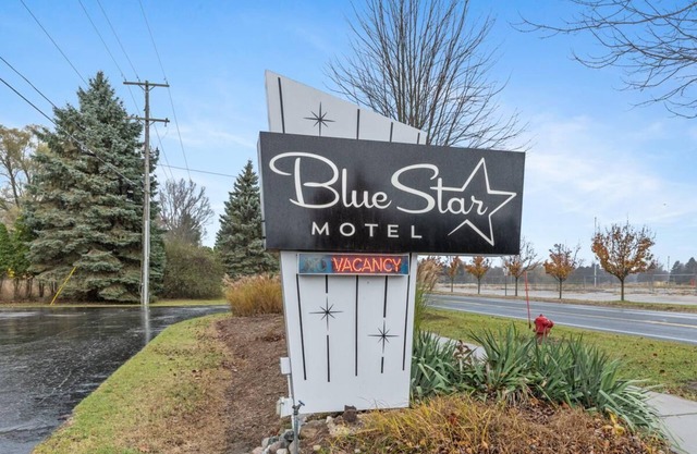 Blue Star Motel #9 - Studio Hotel, Sleeps 2