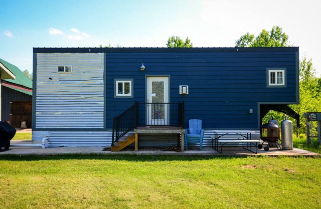 Blue Tiny Home.Hottub. Fireplace.NearStCroixStatePk