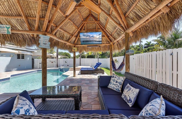 Blue Wave Retreat At Hollywood Beach 3 Bedroom Home