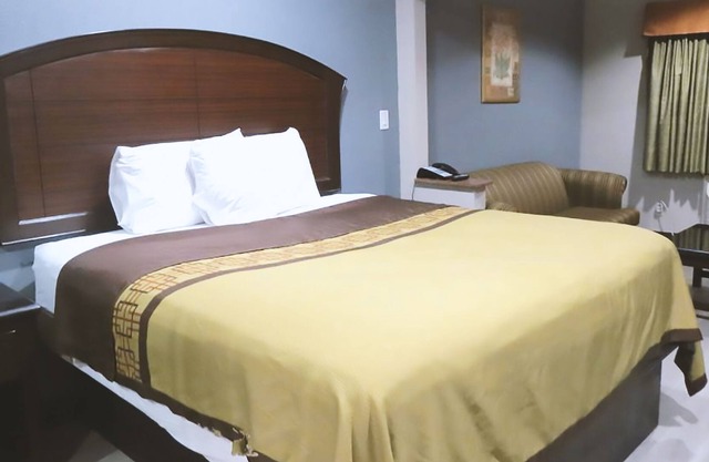 Blue Way Inn & Suites Houston- 1 King Bed Smoking