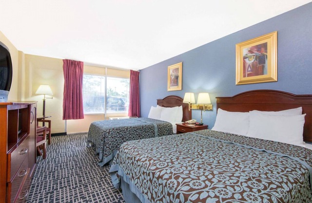 Blue Way Inn & Suites Wichita East-2 Queen Bed Non Smoking