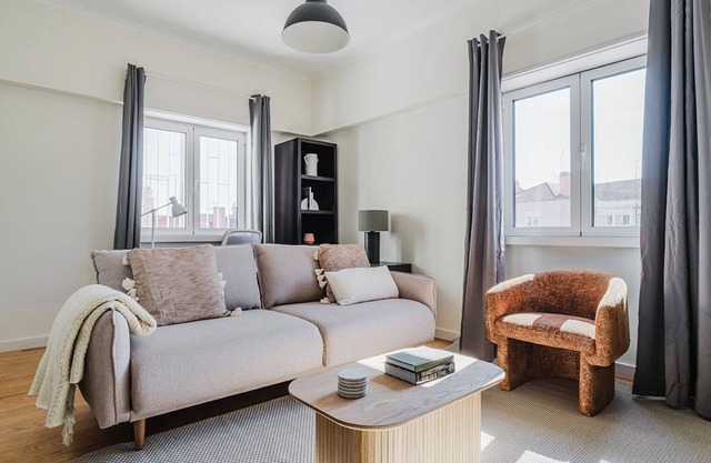 Blueground | Areeiro 2bd apartment