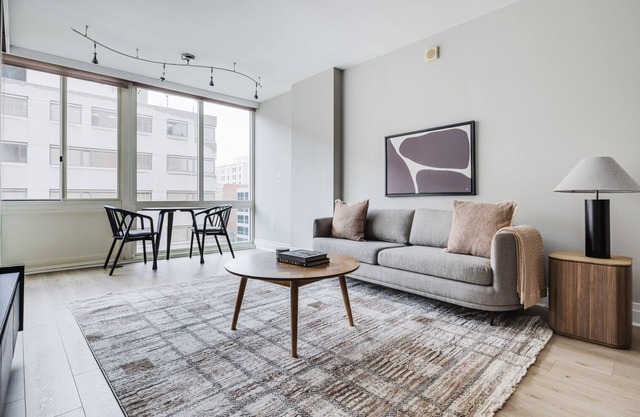 Blueground | Foggy Bottom, pool & gym, nr metro