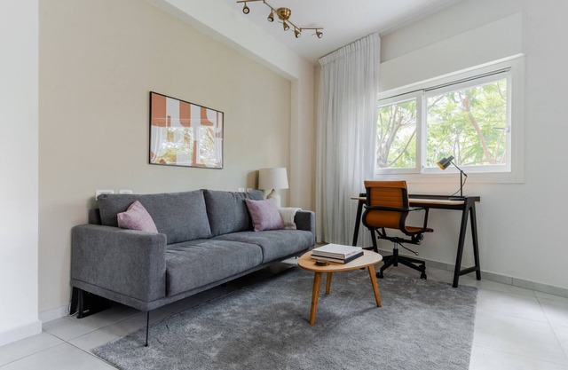 Blueground | Nahalat Bynamin, City view (TLV-7)