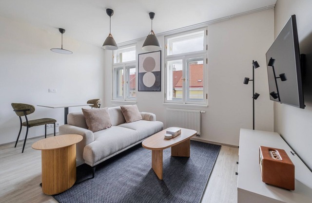 Blueground | Nusle, city view, nr Vysehrad (PRG-76)