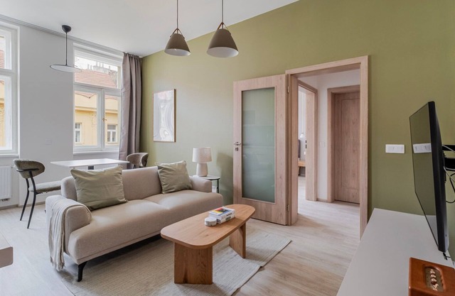 Blueground | Nusle, city view, nr Vysehrad (PRG-73)