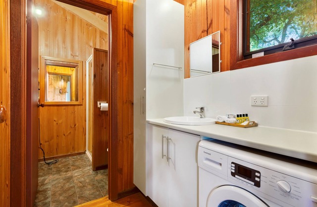 Bluegum Cottage - one bedroom 2 night minimum