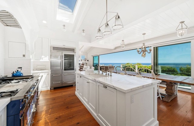 Bluff House - Gated w/Ocean View Deck & Beach Access